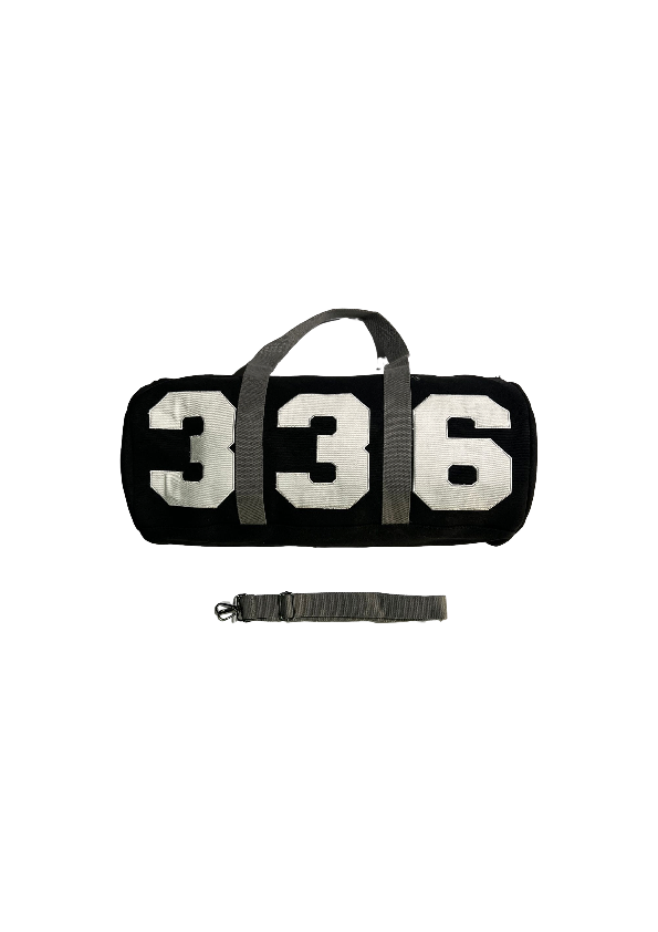 0. DUFFLE BLACK AND WHITE