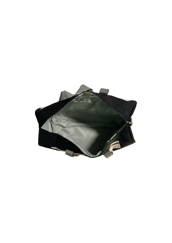 0. DUFFLE BLACK AND WHITE