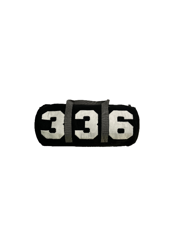 0. DUFFLE BLACK AND WHITE